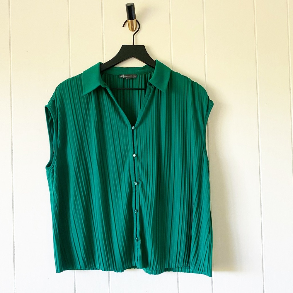 Adrianna Papell Pleated Emerald Green Loose Collared Blouse Drop Sleeve Tank
